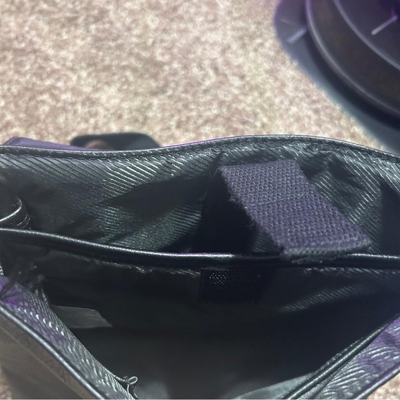 Kenneth Cole Reaction Black Messenger Bag with Adjustable Strap - Picture 12 of 16